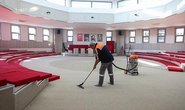 Bakırköy Belediyesi İbadethaneleri Dip Köşe Temizliyor