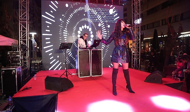 Sevginin günü Konak’ta Love Fest ile kutlandı