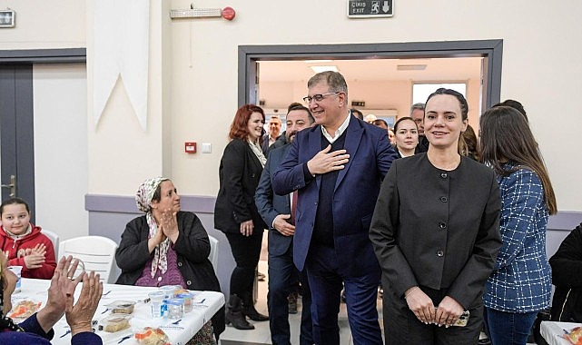 Başkan Tugay, ilk iftarda Ödemişlilerle buluştu “Yüreğimizdeki iyiliği çoğaltalım”