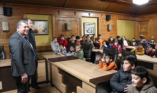 İlkokul Öğrencileri Başkan Sakarsu‘yu Ziyaret Etti