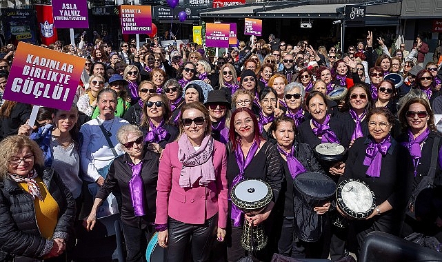 Kadınlar seslerini Konak’tan duyurdu