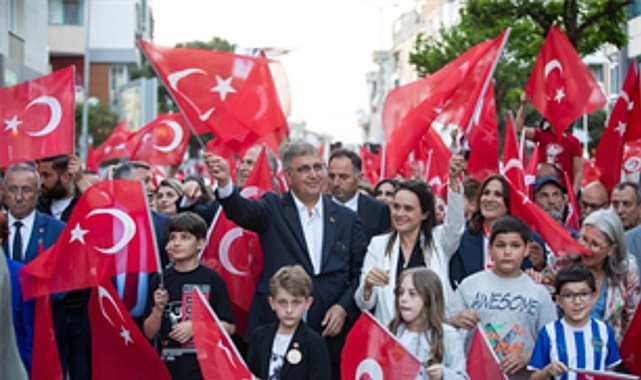 23 Nisan coşkusu İzmir’de sokaklara taştı