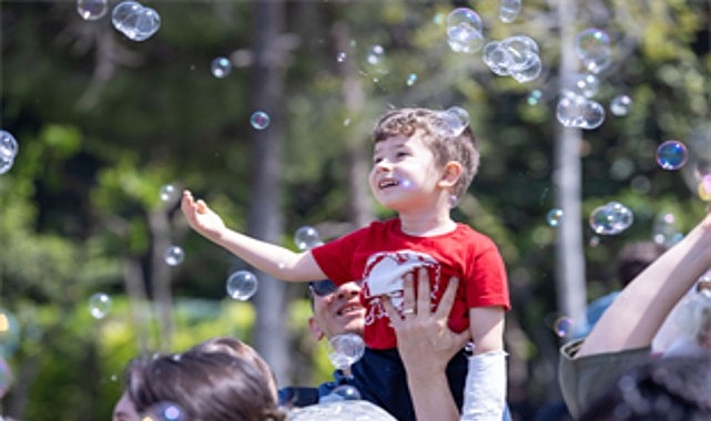 23 Nisan neşesi tüm İzmir’i sardı