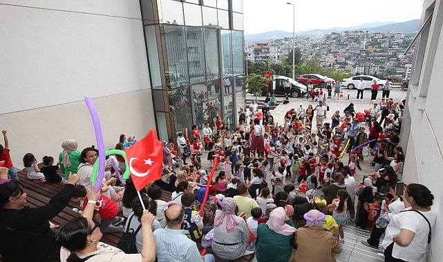 Karabağlar’da 23 Nisan coşkusu dolu dolu yaşandı