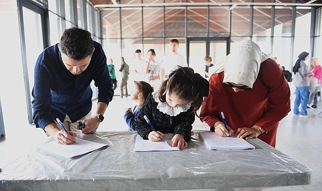 Tarihi koşuya katılacak sporseverler numaralarını aldı