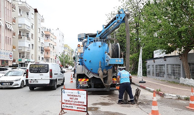 yağmur suyu hattı temizliği sürüyor