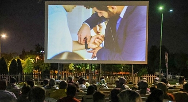 Kartepe’de Açık Hava Sinema Geceleri Yoğun İlgi Görüyor