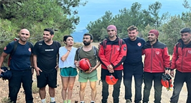 İzmir İtfaiyesi kayalıklarda mahsur kalan üç genci kurtardı