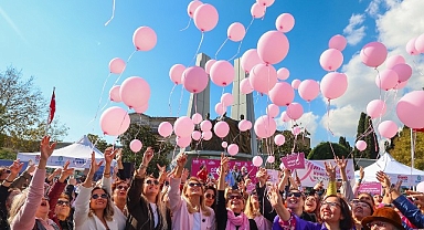 Meme Kanseri Farkındalığı İçin Bakırköy’de Gökyüzüne Pembe Balonlar Uçuruldu
