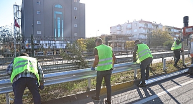 Büyükşehir’den Gazi Bulvarı’nda otokorkuluk çalışması